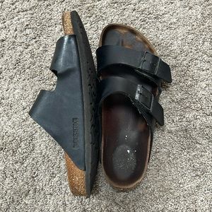 Women’s Black Birkenstocks Arizona - Size 39